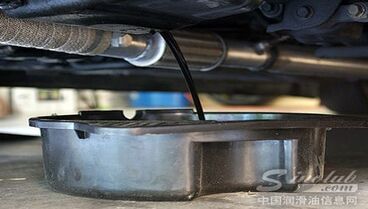 What is the difference between the pour point and the pour point of lubricating oil?